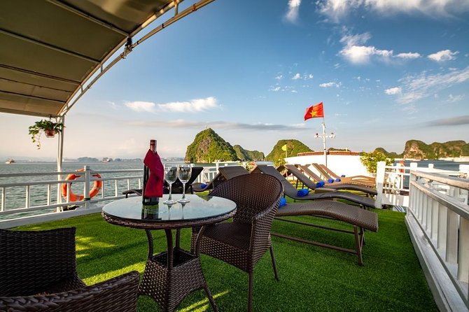 Ha Long bay tour in Middle 3 star cruise - An early start and the chambers of Sung Sot Cave