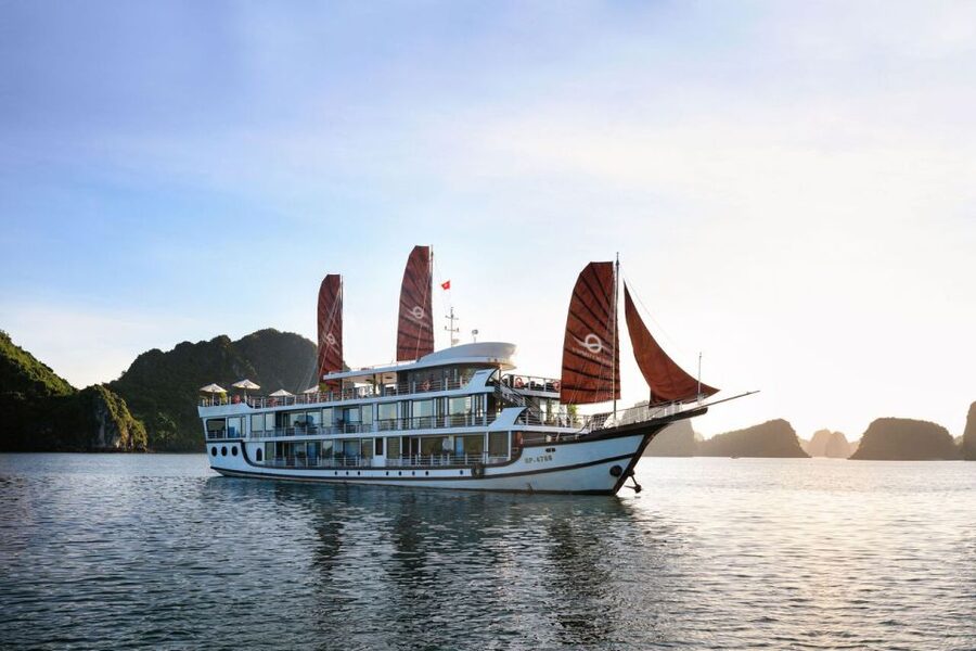 Ha Long & Lan Ha Bays: 2-Day Cruise with Meals & Kayaking - What this Ha Long and Lan Ha Bay cruise is really like