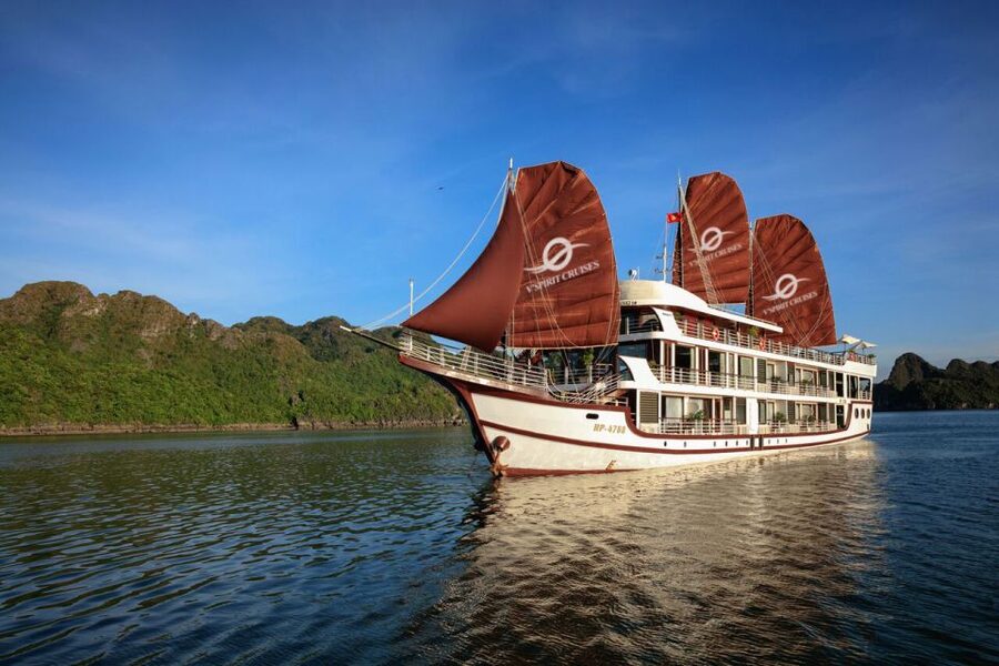 Ha Long & Lan Ha Bays: 2-Day Cruise with Meals & Kayaking - Sunrise Tai Chi and the Tra Bau morning