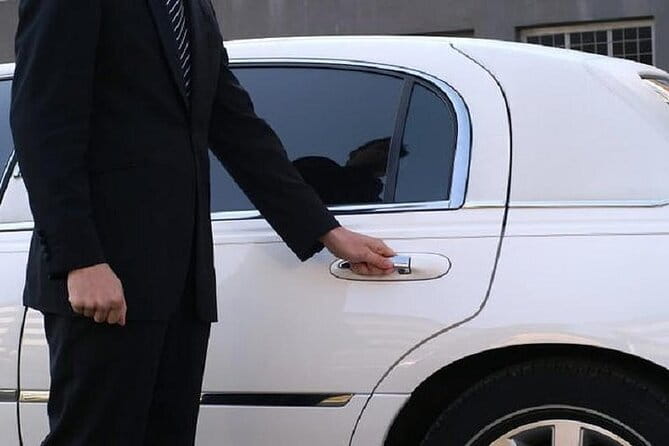 Ha Noi airport Arrival or Departure By Private car transfers - Why a private airport ride makes sense in Hanoi