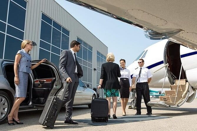 Ha Noi airport Arrival or Departure By Private car transfers - The one-hour drive into Hanoi