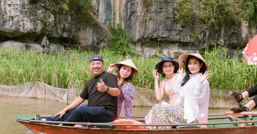 Ha Noi: HOA LU-TAM COC-MUA CAVE ,Buffet Lunch & Cycling - What the $48 price really covers