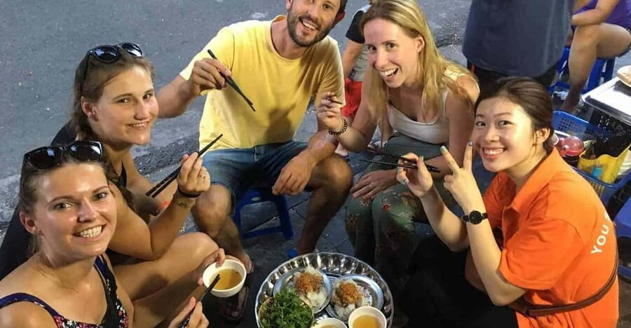 Ha Noi : Small Group Hanoi Street Food Tour - Family establishments and local food customs