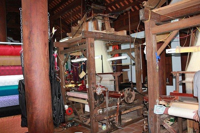 Ha Noi: Van Phuc Silk Weaving Half-day Tour - Watching silk take shape in family workshops