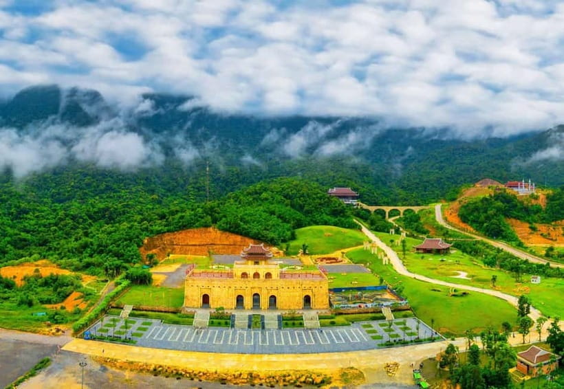 Ha Noi: Yen Tu Mountain - UNESCO Cultural Heritage Day Tour - Lunch and the middle of the day