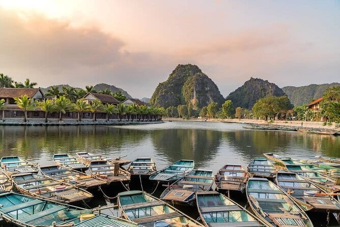 Hai Phong City Historical and Food Tour - A local market, either Sat or Cat Bi
