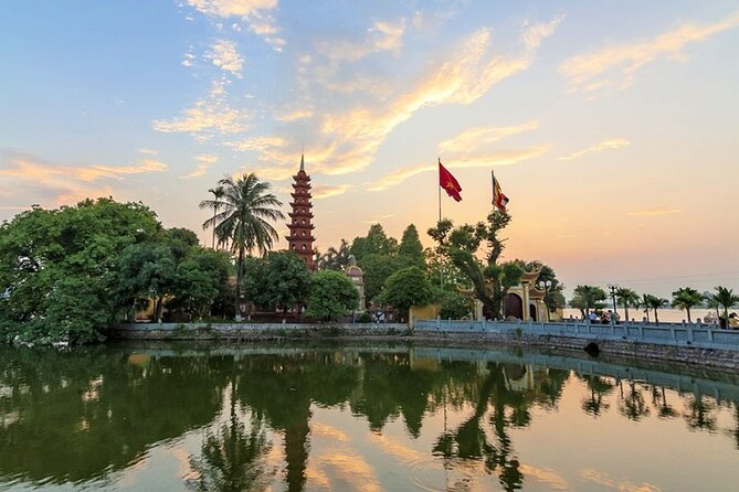 Half City Tour in Ha Noi - Railway Street: Hanoi at its most unusual