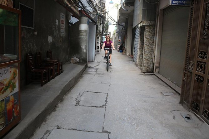 Half-Day Bicycle Tour Combine City & Countryside + Train Street - Following West Lake toward Thanh Nien Road
