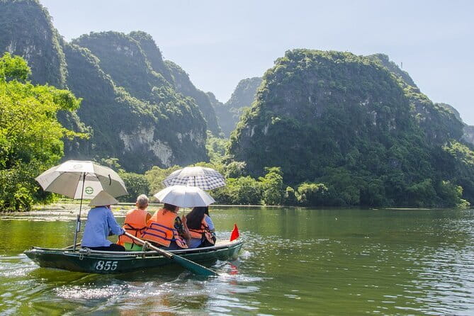 Half-Day Ha Noi City Sightseeing Private Tour With Student - Train Street and the limits of the spectacle