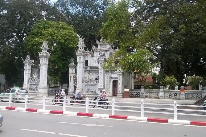 Half-Day Hanoi Private City Tour - Tran Quoc Pagoda beside West Lake
