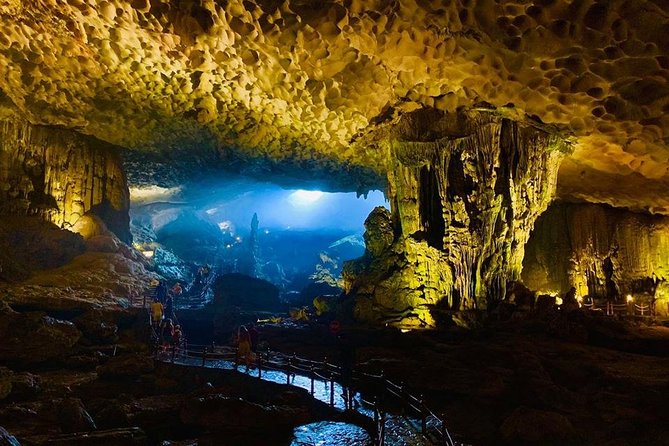 Halong Bay 2 Days 1 Night Included Transfer from Hanoi - The guide and the size of the group