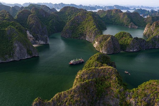 Halong Bay 2D1N BEST CRUISES All-Inclusive: Transfer, Meals, Kayak, Cave, Island - Picking the right bay route