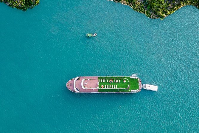 Halong Bay 2D1N BEST CRUISES All-Inclusive: Transfer, Meals, Kayak, Cave, Island - Day two: kayaking around a floating village