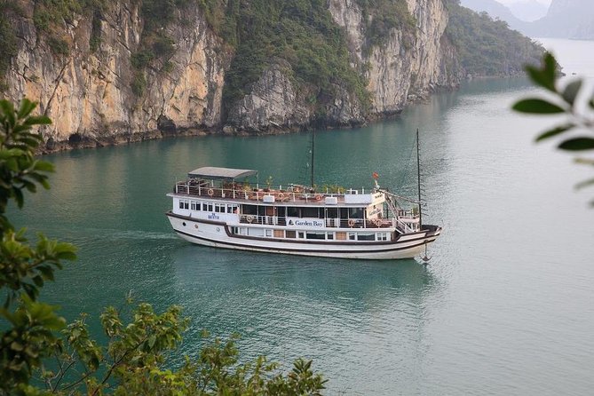 Halong Bay 2D1N BEST CRUISES All-Inclusive: Transfer, Meals, Kayak, Cave, Island - Group size, food, and the onboard mood