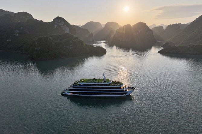 Halong Bay 2D1N Cruise multi options, transfer, swim and kayaking - Your first afternoon among Halong Bay islands