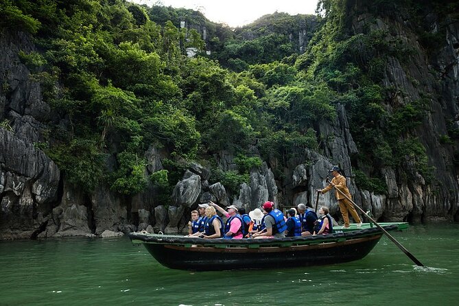 Halong Bay 3-day trip with Luxury Cruise - Meals and onboard service
