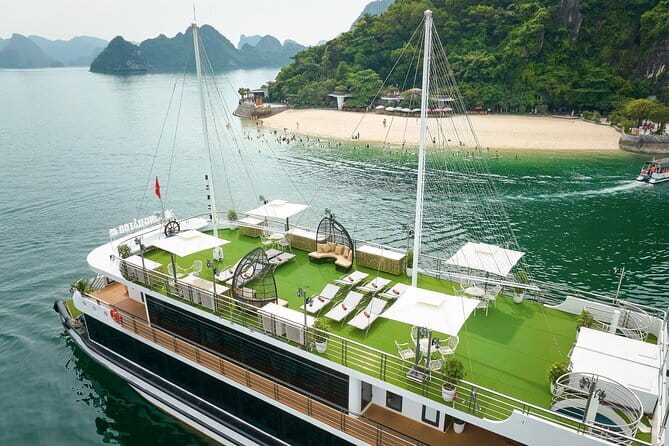 Halong Bay 5-Star Day Cruise, Buffet Lunch, Cave, Kayak, Transfer - The group size and duty of care
