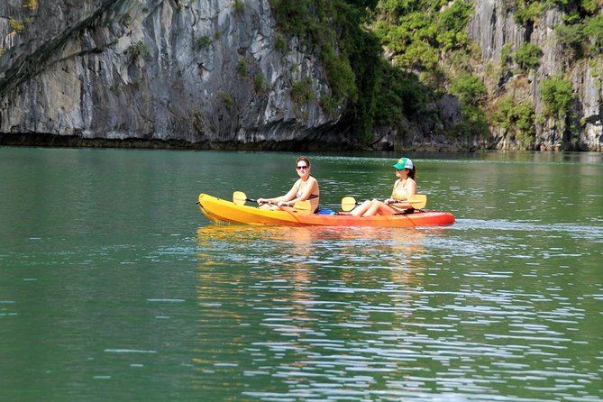 Halong bay Boutique Cruise 2D/1N tour: Kayaking, swimming, Titop island & cave - Seafood dinner and the cooking class