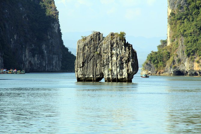 Halong Bay Cruise Day Trip: Visit Thien Cung Cave, Kayaking & Lunch - best price - Timing, crowds, and comfort