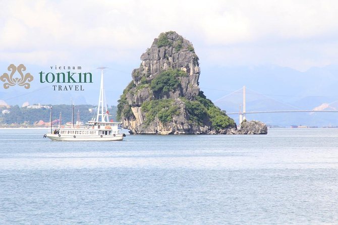 Halong Bay Day Tour: 4 hour cruising, caving, kayaking & lunch - Thien Cung and Dau Go caves