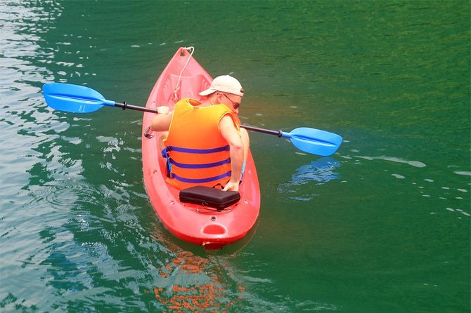 Halong bay Deluxe Cruise 2D/1N: Kayaking, swimming, Titop island & surprise cave - The boat, group size, and comfort level