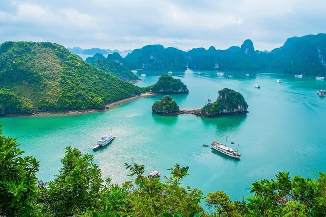 Halong Bay Full Day with All-Inclusive - Surprise Cave and the Bo Hon archipelago