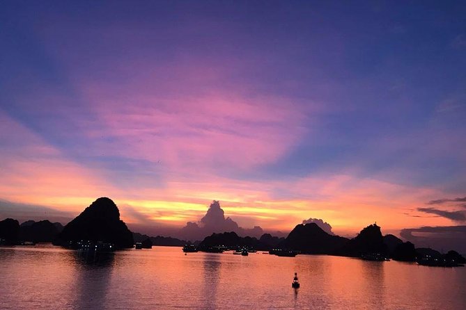 Halong Bay Full Day with Kayaking, Hiking viewpoint, Cave - Deluxe To Luxury - Choosing kayaking or a bamboo boat