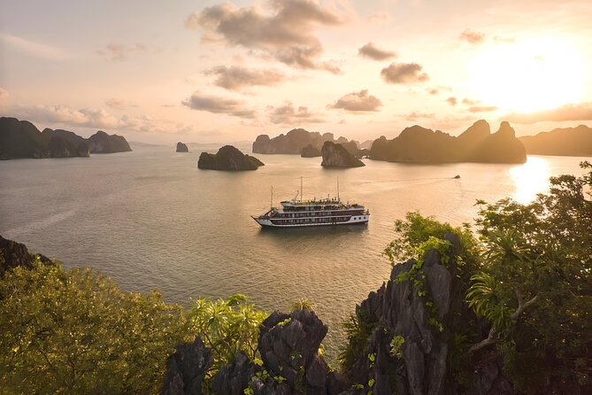 Halong Bay - Le Journey Cruises - All Inclusive 2D1N and 3D2N - Sung Sot Cave and Ti Top Island on the 4-star route