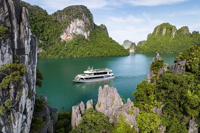 Halong bay Luxur Cruise Day trip: Buffet lunch & Limousine bus - Boarding at Tuan Chau Harbor