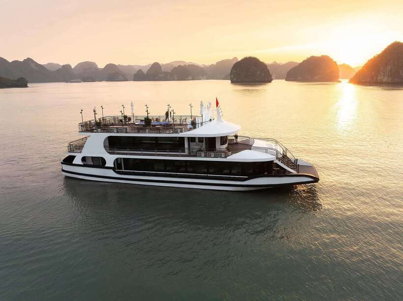 Halong Bay Luxury Cruise: Kayak&Swim,Cave, Party BEST SELLER - Why this Halong Bay cruise works as a one-day sampler