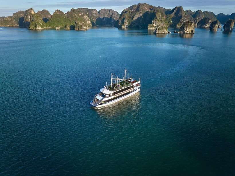 Halong Bay Luxury Cruise: Kayak&Swim,Cave, Party BEST SELLER - Sung Sot Cave, Halong Bay’s large-scale showpiece
