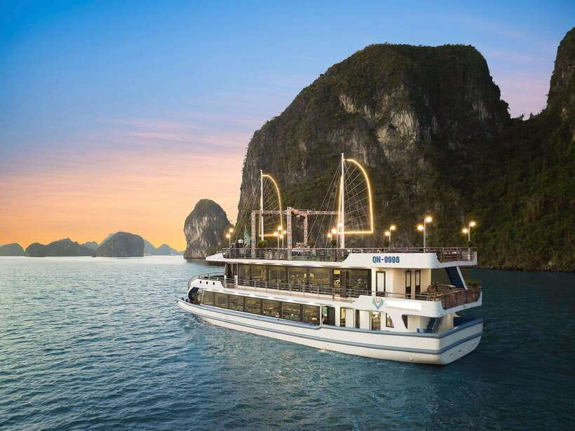 Halong Bay Luxury Cruise: Kayak&Swim,Cave, Party BEST SELLER - Titov Island for swimming or the climb to Titov Peak