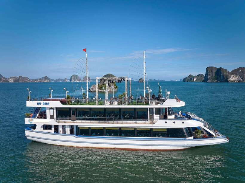 Halong Bay Luxury Cruise: Kayak&Swim,Cave, Party BEST SELLER - The early Hanoi pickup and long road to the bay