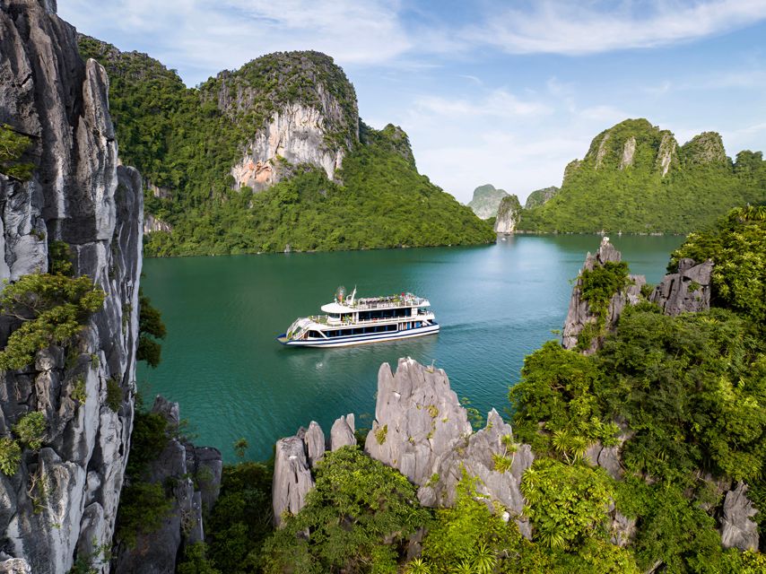 Halong Bay Luxury Cruise with Kayaking & Lunch Buffet - What $43 really buys you
