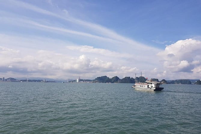 Halong Bay Shore Excursion: Full Day Cruise Tour from Cruise Port - Why this seven-hour bay cruise works well for a port day