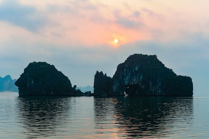 Halong Fantasea Cruise - 2 Days 1 Night - An evening on board with dinner and a private cabin