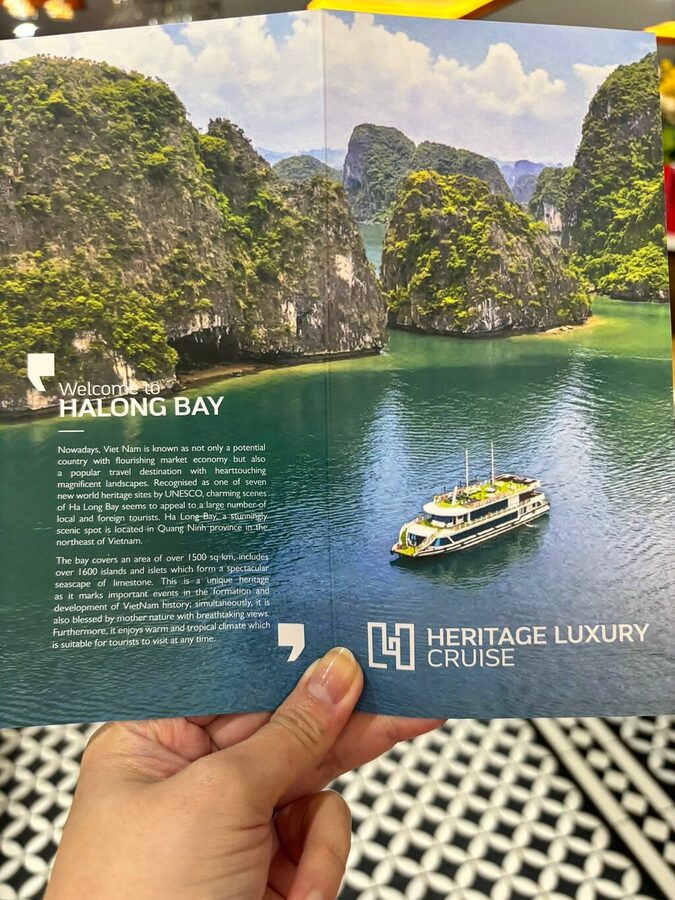 Halong Heritage Luxury Day Cruise-Buffet lunch&Limousine transfer - Buffet lunch while the limestone islands pass by