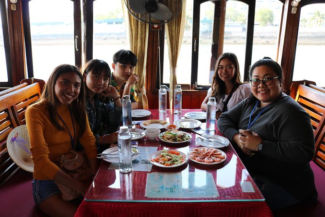 Halong Islands, Caves, Kayak, Lunch day tour w Dragonfly Cruise - Group size, guides, and the feel of the day
