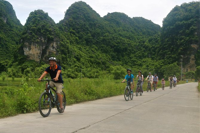 Hang Mua - Hoa Lu - Tam Coc Small Group Tour 8 People a Group - The early ride from Hanoi to Hang Mua