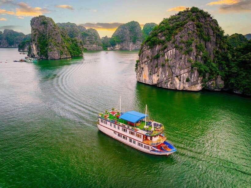 Hanoi: 2-Day Ha Long and Lan Ha Bay Cruise with Kayaking - Sunset, Spring Rolls, and a Night on the Water