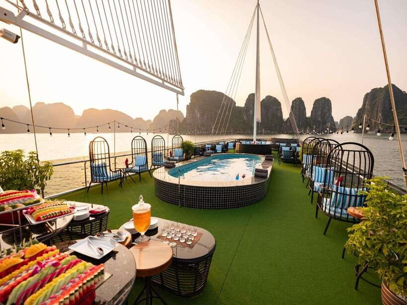 Hanoi: 2-Day Ha Long Bay Cruise, Tam Coc, Mua Caves, Hoa Lu - Mua Cave rewards you with the best climb of the trip