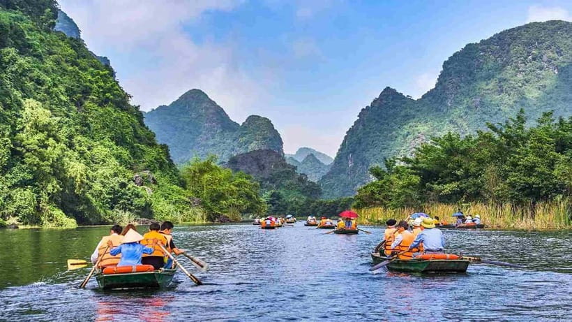 Hanoi: 2-Day Ninh Binh Excursion & Cuc Phuong Park Wildlife - Lunch and local Ninh Binh flavors
