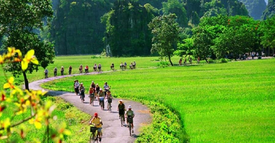 Hanoi: 2-Day Tour to Ninh Binh & Halong Bay With Transfer - Why this two-day route works