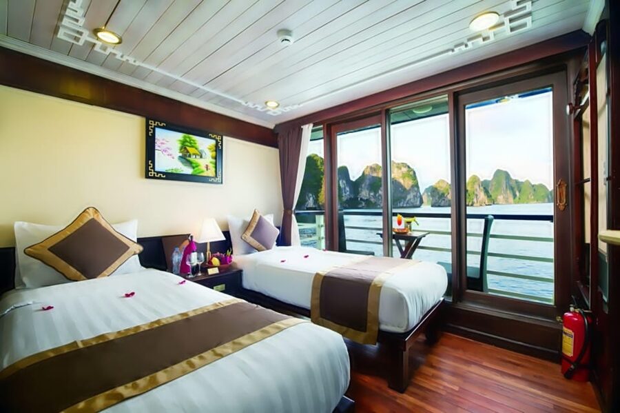 Hanoi: 2D1N Ha Long Bay by Le Journey Cruise - Lunch and the first look at Ha Long Bay