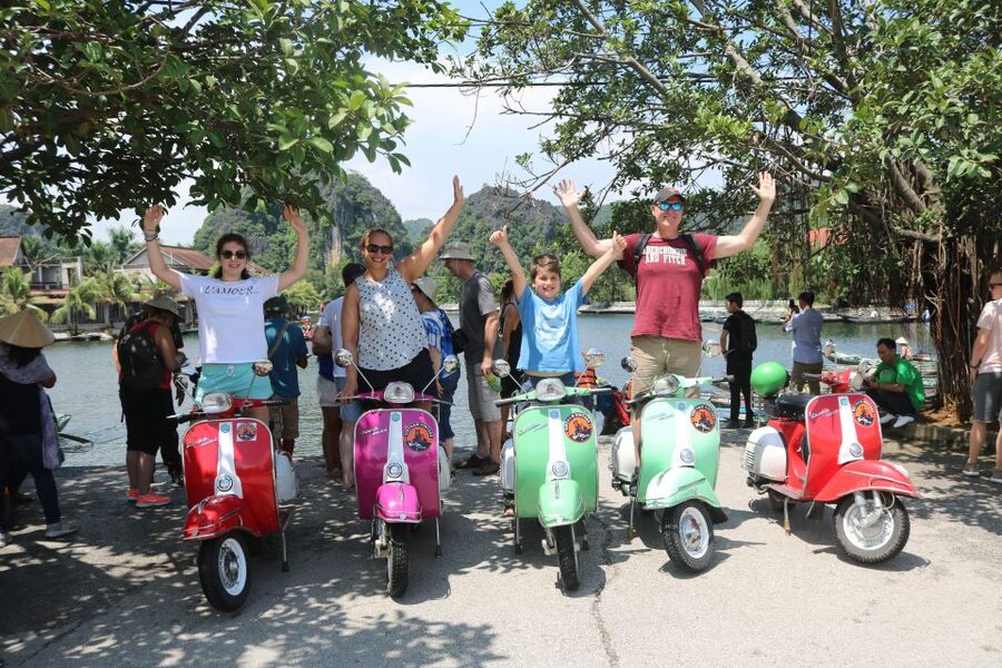Hanoi 4.5-Hour Vespa Tour city tour - Egg coffee, lunch, and the practical value of the price