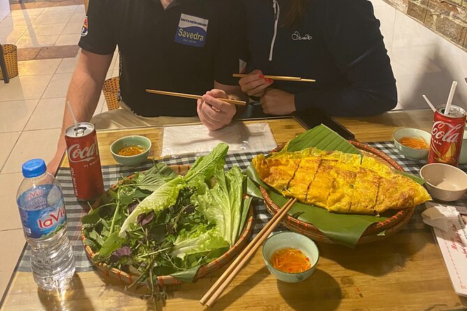 Hanoi: 7 Tasting Street Food Walking Tour and Train Street - Seven bites that explain Hanoi