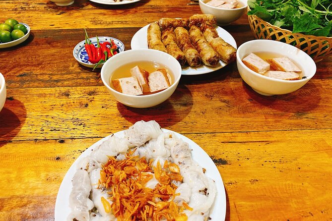 Hanoi: 7 Tasting Street Food Walking Tour and Train Street - Bun cha and the taste of Hanoi