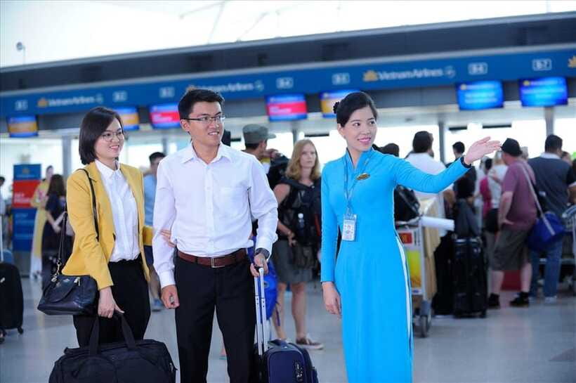 Hanoi Airport: Premium Fast Track Immigration Assistance - Reaching your taxi or private car