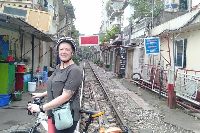 Hanoi: Amazing Morning with Bicycle - All Inclusive - Crossing Long Bien Bridge above the Red River