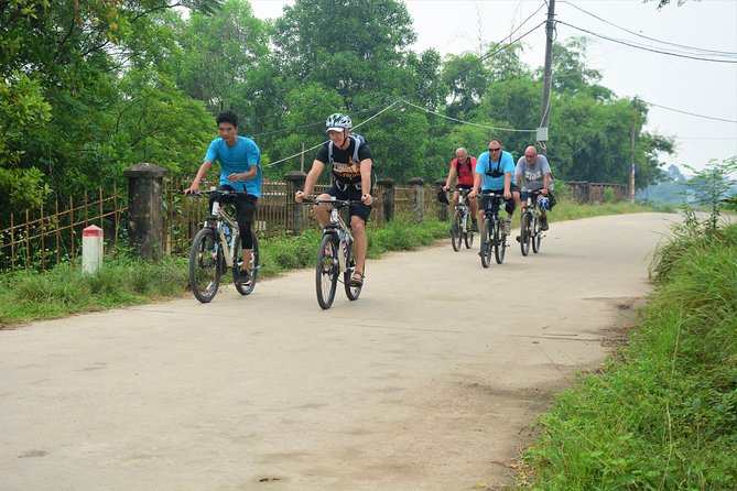 Hanoi Bicycle Tours: Half Day Bicycle Tours Hanoi Countryside - Rice fields, dirt roads, and local family homes